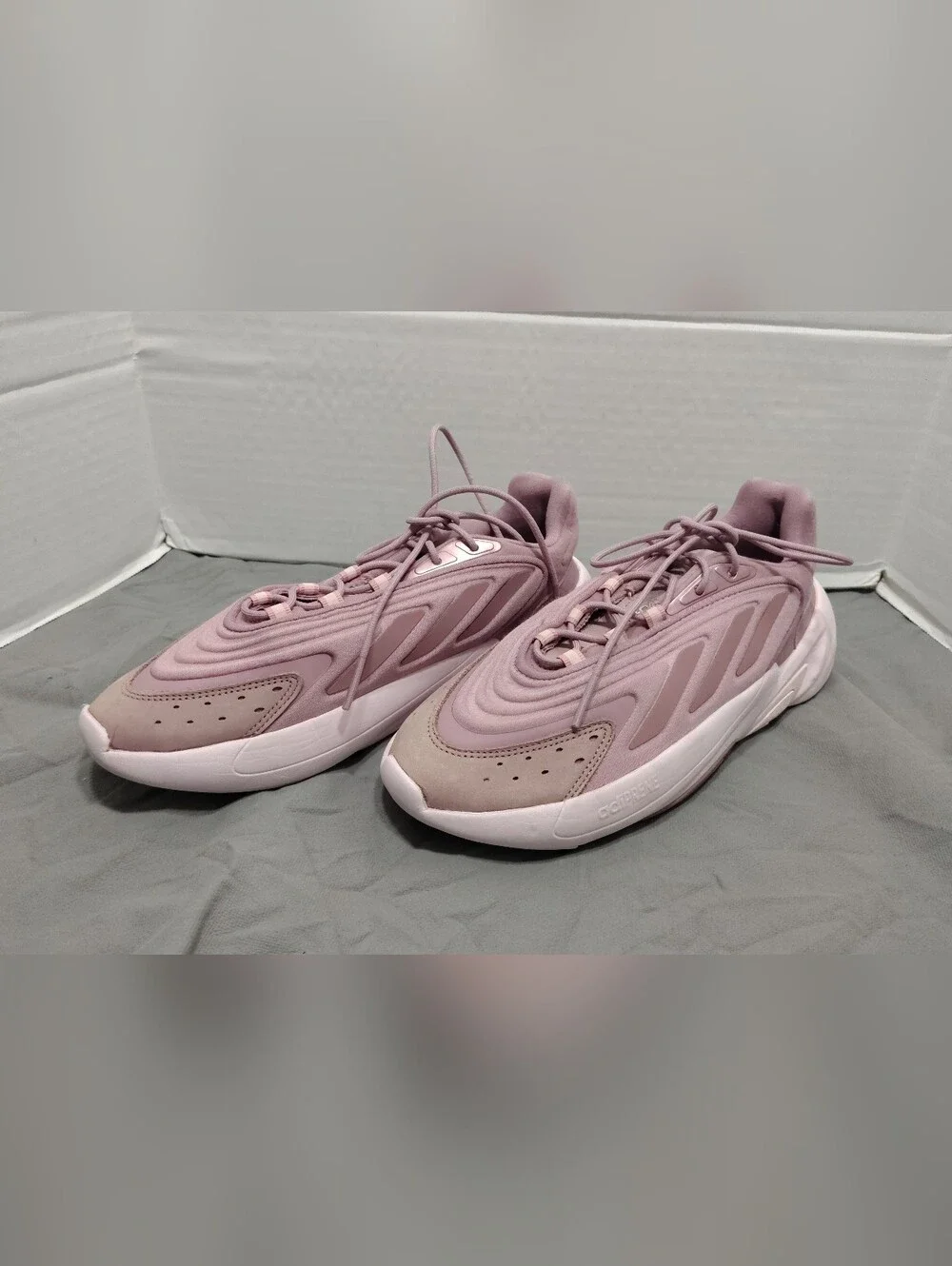 Adidas Ozelia Magic Mauve , Women # 9 US